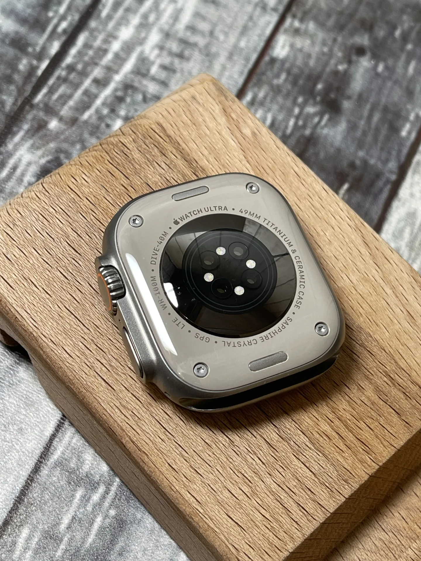 Apple Watch Ultra 1 titanium