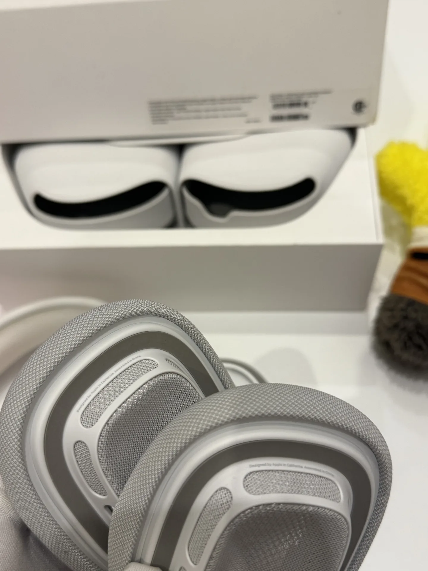 AirPods Max Silver Lightning