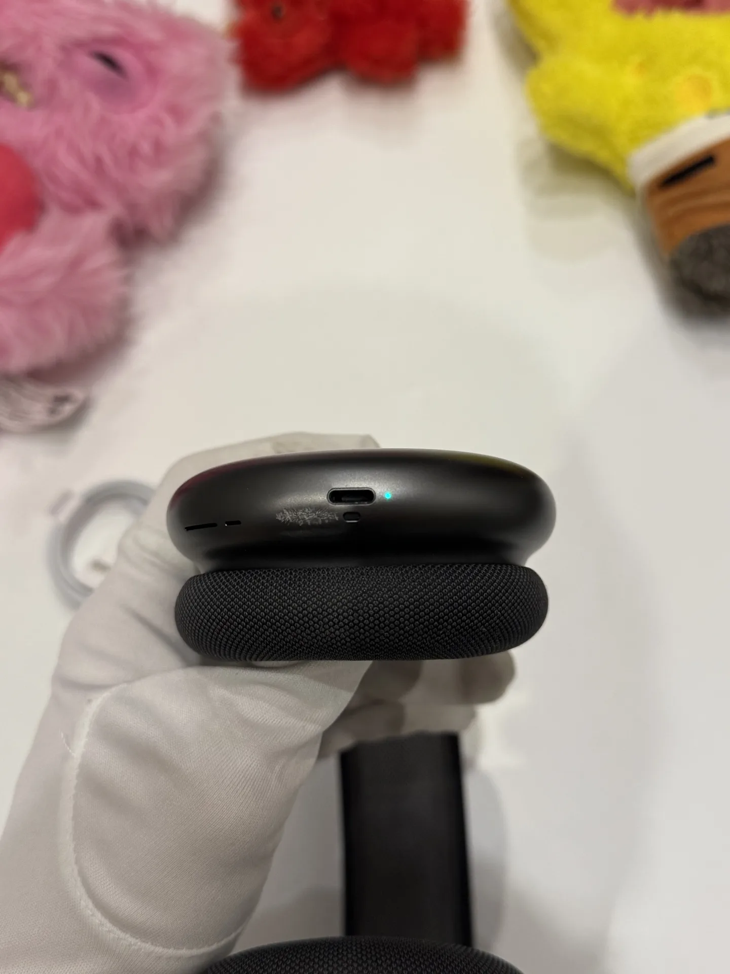 AirPods Max Space Grey Lightning