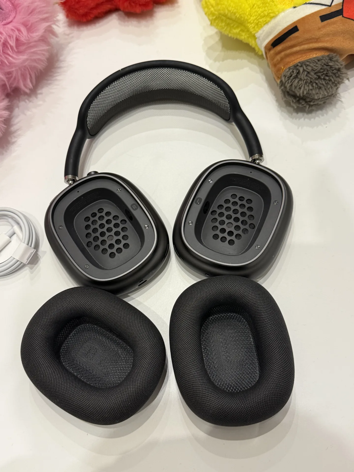 AirPods Max Space Grey Lightning