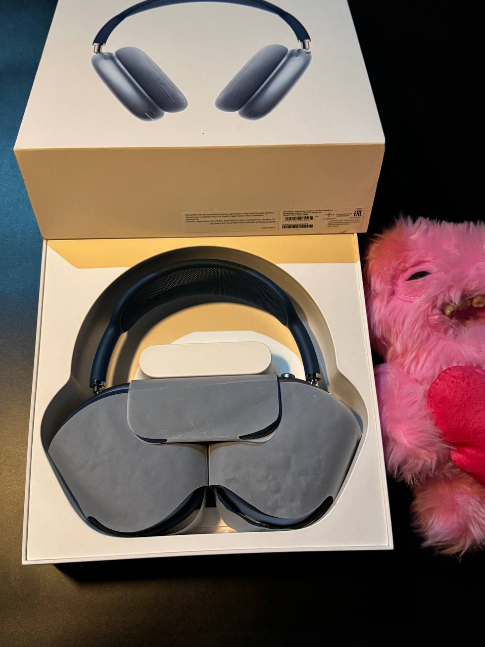 AirPods Max Sky Blue Lightning