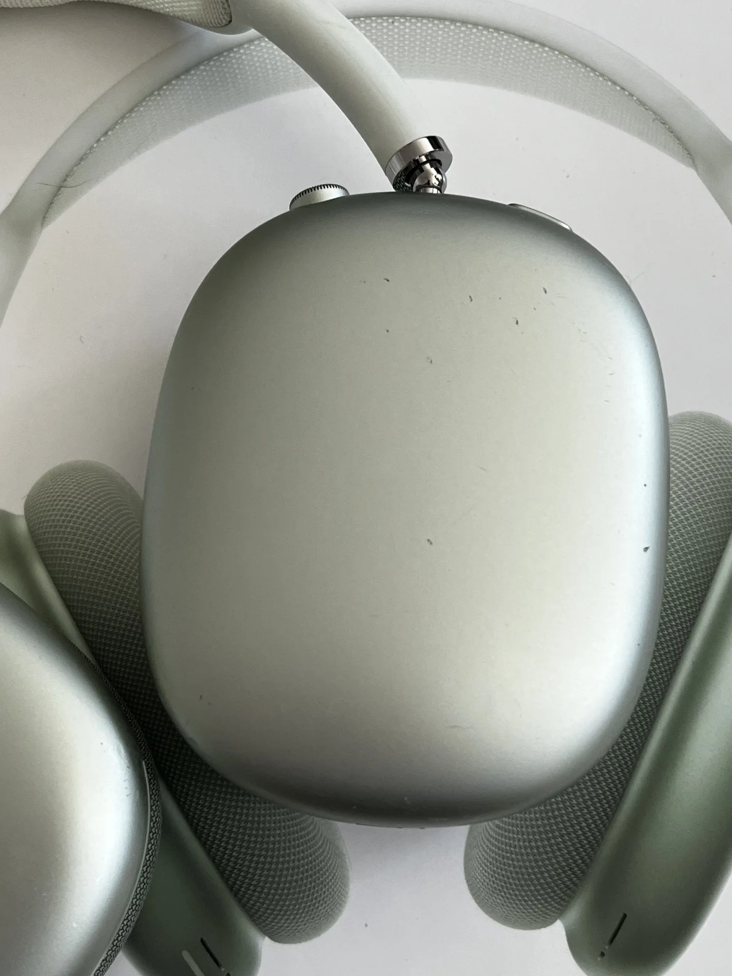 AirPodsMax Lightning