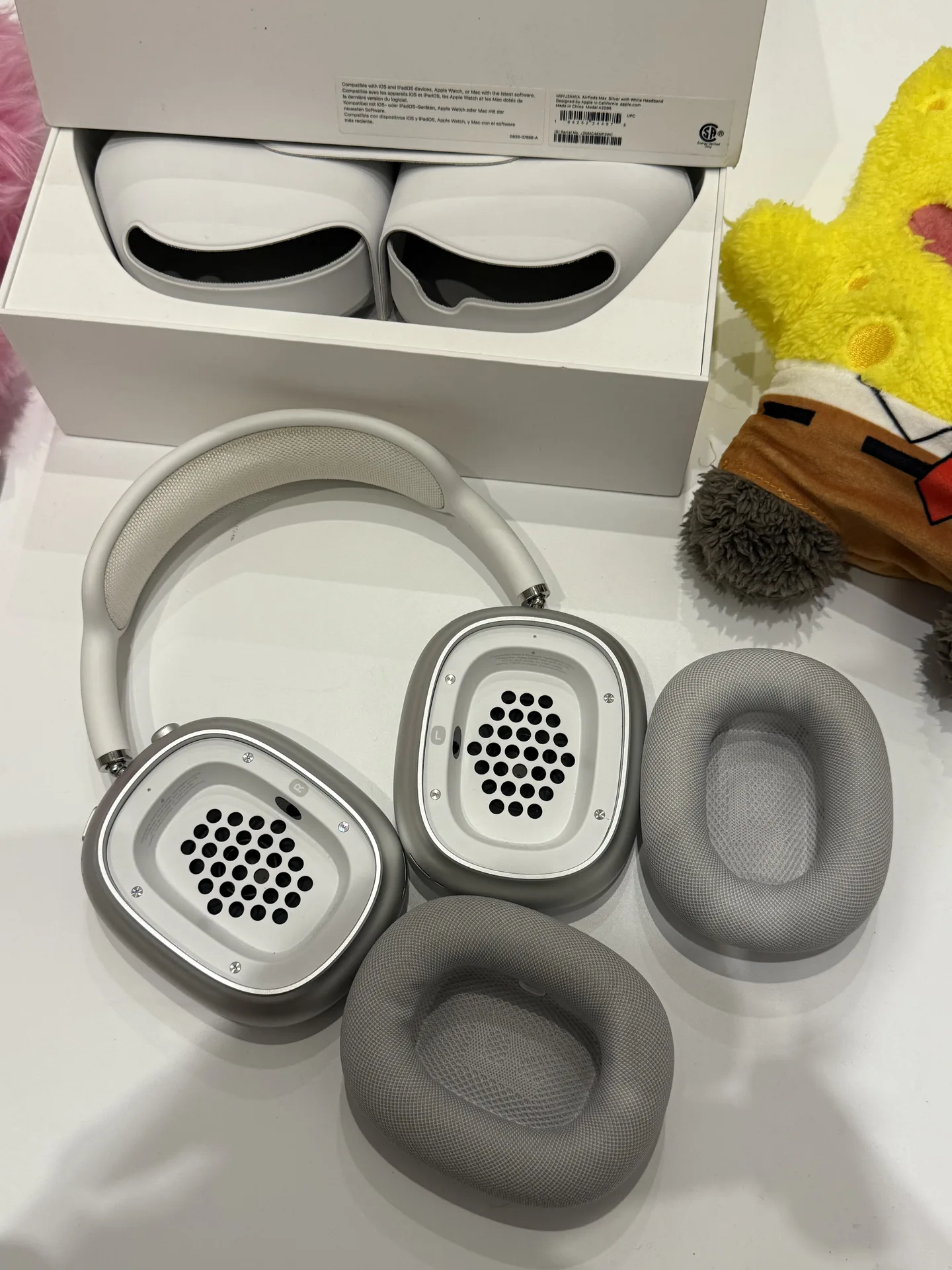 AirPods Max Silver Lightning