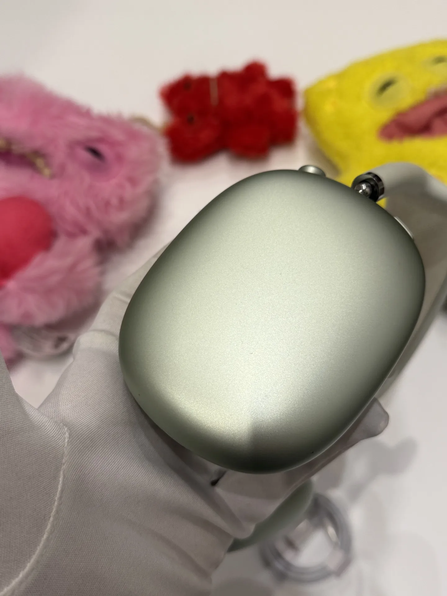 AirPods Max Green Lightning