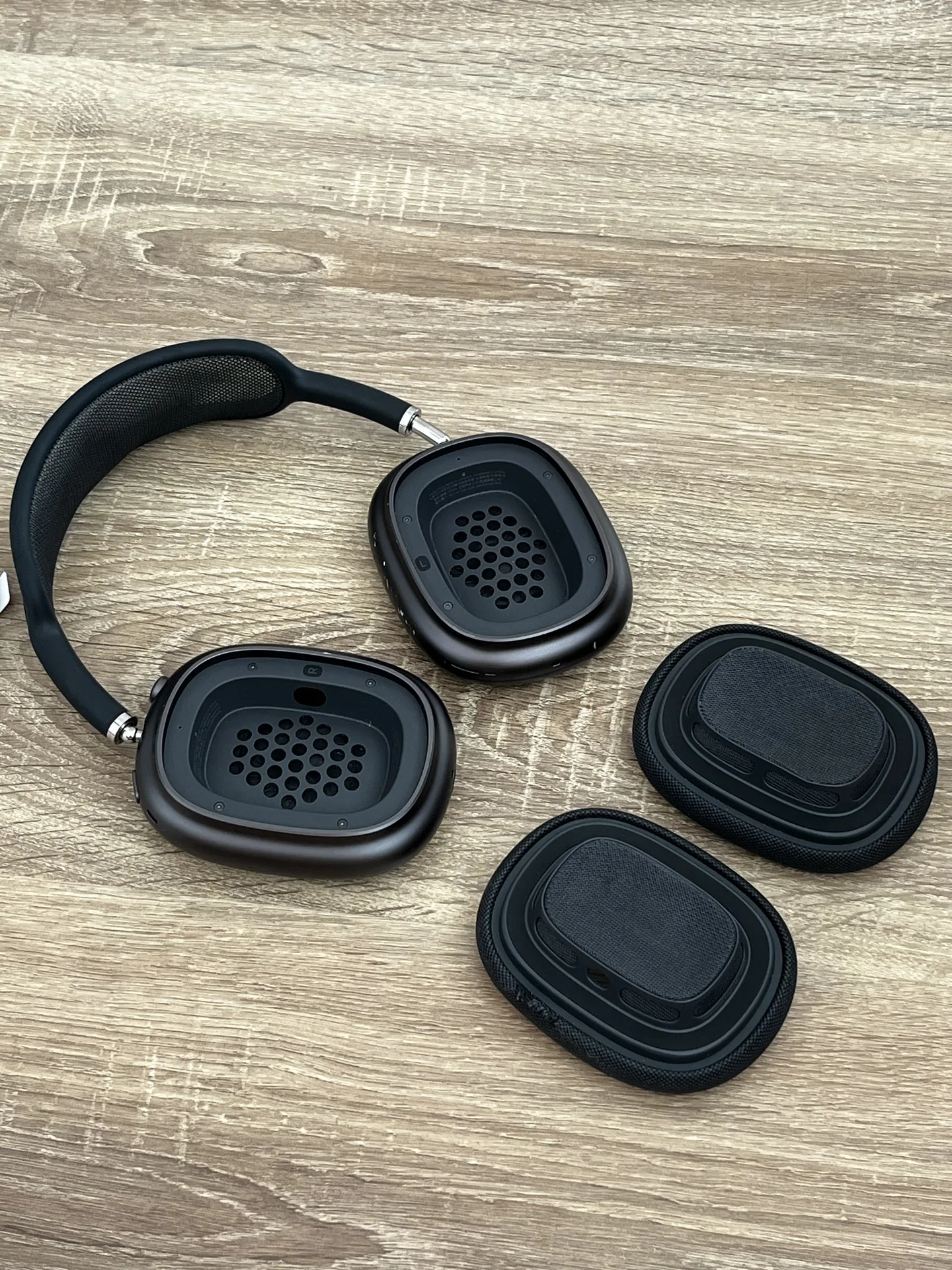 AirPods Max Lightning