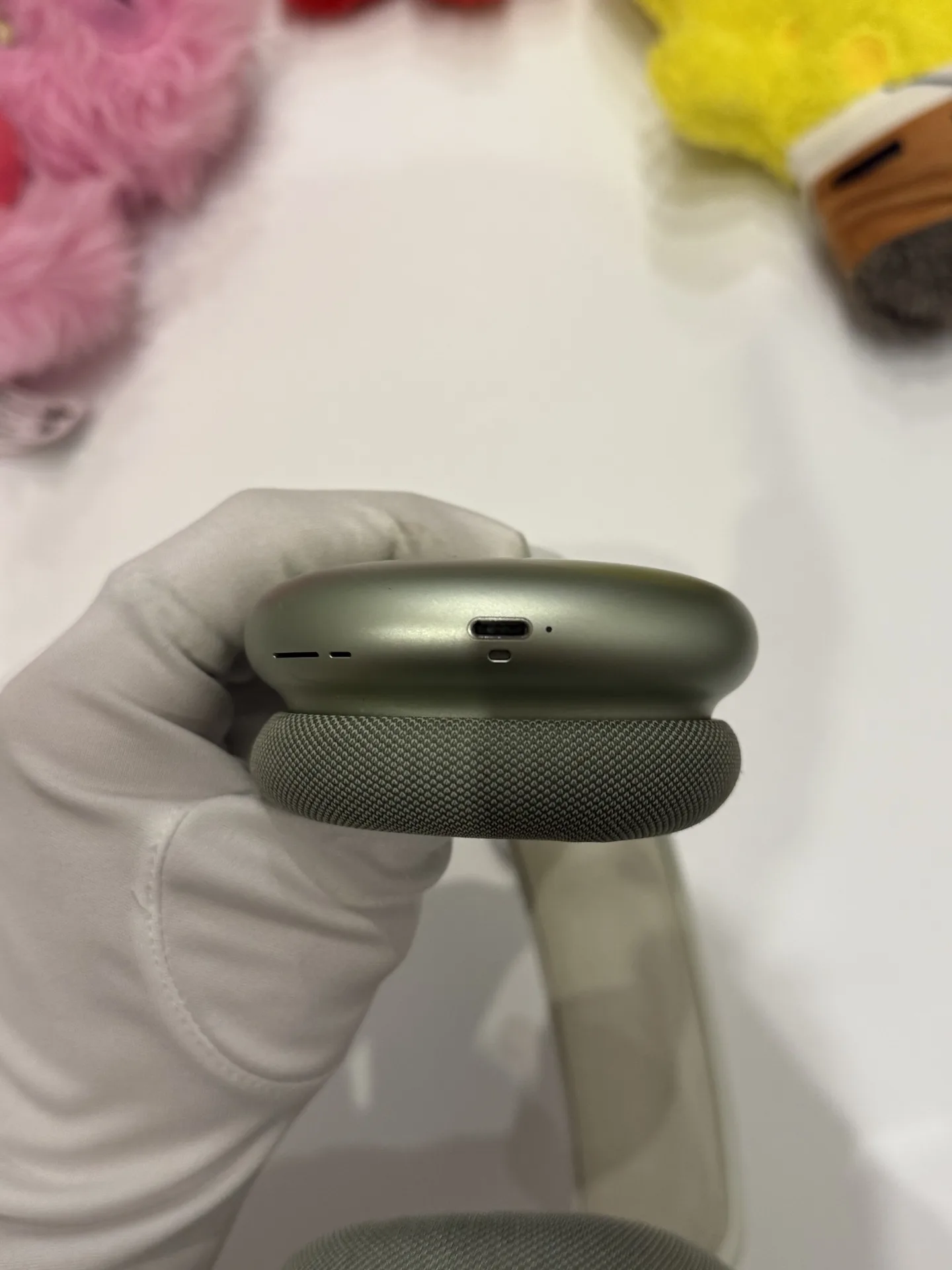 AirPods Max Green Lightning